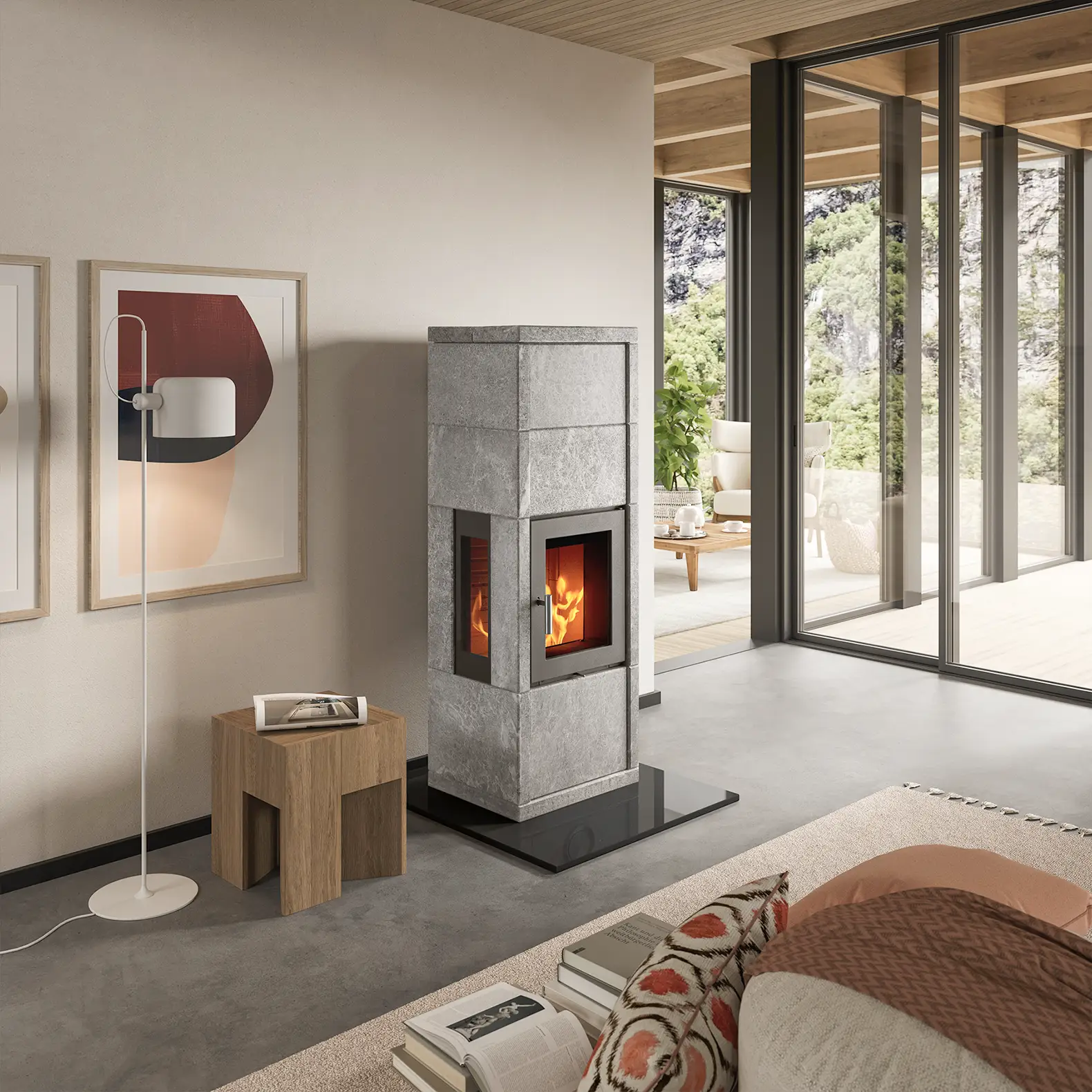 Moderner Wohnraum mit freistehendem Specksteinofen vor großer Glasfront, minimalistischem Mobiliar und Blick in eine grüne Landschaft